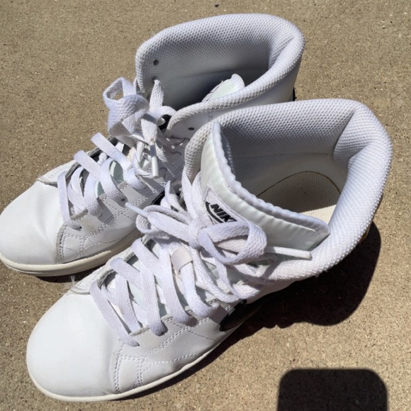 Nike blazers, slightly used, size 7 in women 5 in men’s - Picture 3 of 7